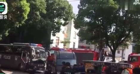 Un hôtel s'est effondré lundi en Chine dans la grande ville touristique de Suzhou (est), faisant au moins un mort et 10 disparus, selon les autorités. Capture 