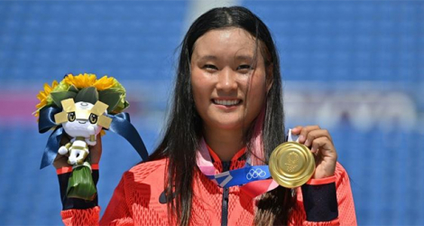 La Japonaise Sakura Yosozumi, 19 ans, première championne olympique de park, l'une des deux disciplines du skateboard, le 4 août 2021 aux Jeux Olympiques de Tokyo 2020.