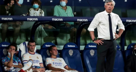 L'entraîneur italien du Real Madrid, Carlo Ancelotti, lors du match nul de LaLiga contre Levante (3-3), le 22 août 2021 à Valence.