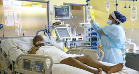 Un malade du Covid-19 admis dans une unité de soins intensifs à Cayenne, le 25 septembre 2021.