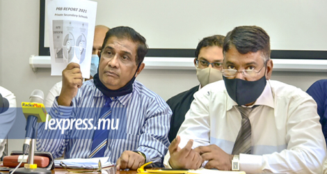 Bhoseparsad Jhugdamby et Munsoo Kurrimbaccus ont exigé la création d’un nouvel organisme pour la révision salariale et des conditions d’emploi des fonctionnaires, hier.