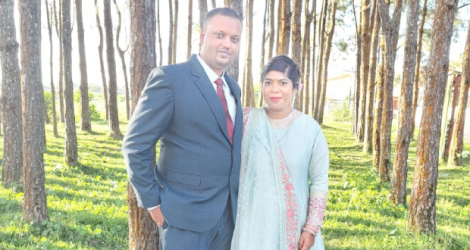 Une des dernières photos de Natasha Minakshi Toolsee-Bahadoor, 37 ans, aux côtés de son mari, alors que le couple attendait cet heureux événement.