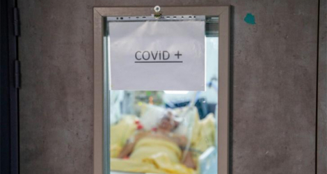 Un malade du Covid-19 dans l'unité de réanimation de l'hôpital de Clamart le 23 décembre 2021.