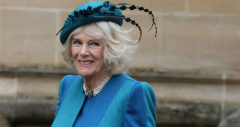 Camilla, épouse du prince héritier de la couronne britannique Charles, arrive le 25 décembre 2021 à la chapelle Saint George du château de Windsor.
