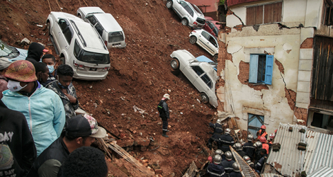 Un glissement de terrain a provoqué l'effondrement d'un parking, à Antananarivo le 24 janvier 2022.