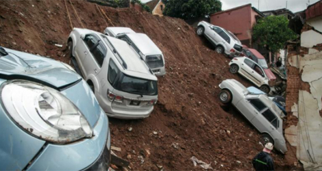 Un glissement de terrain a provoqué l'effondrement d'un parking, à Antananarivo le 24 janvier 2022.