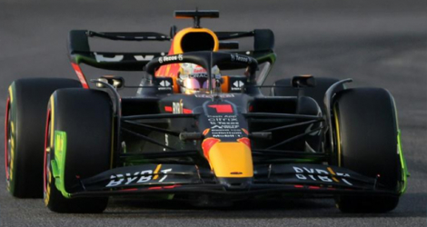 Max Verstappen lors des essais de pré-saison de F1 sur le circuit bahreïni de Sakhir le 12 mars 2022.