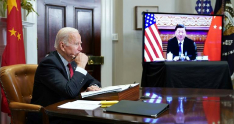 Le président américain Joe Biden et son homologue chinois Xi Jinping lors d'un échange en visioconférence en novembre 2021 à la Maison Blanche, à Washington.