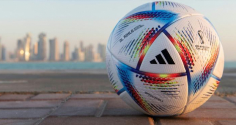 Le ballon de la Coupe du monde de football, «Al Rihla» (le voyage), qui se déroulera au Qatar du 21 novembre au 18 décembre 2022.