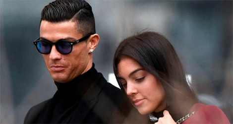 Cristiano Ronaldo avec sa compagne Georgina Rodriguez attendaient des jumeaux.  AFP/Oscar Del Pozo