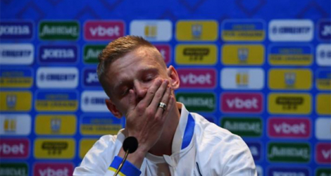 Le footballeur ukrainien Oleksandr Zinchenko a fondu en larmes lors de sa conférence de presse mardi à Glasgow à la veille du match de barrage pour le Mondial-2022 entre son pays et l'Ecosse.