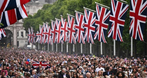 Le public sur le Mall lors des célébrations du jubilé de la reine Elizabeth II, le 2 juin 2022 à Londres.