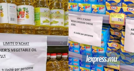 Fromage, huile et lait sont rationnés dans certains supermarchés depuis hier.