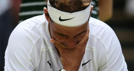 Rafael Nadal à un changement de côté pendant son quart de finale à Wimbledon contre l'Américain Taylor Fritz le 6 juillet 2022 à Londres.