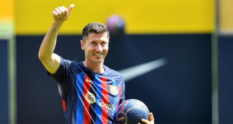 L'attaquant polonais Robert Lewandowski, recrue star du FC Barcelone, lors de sa présentation officielle au Camp Nou, le 5 août 2022.