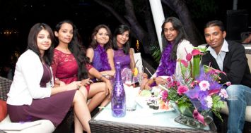 Reshmee Mohabir, la Miss Bubbly essentielle, en compagnie de Sylvana, Deepika, Khushboo, Vilasha et Jevyn.