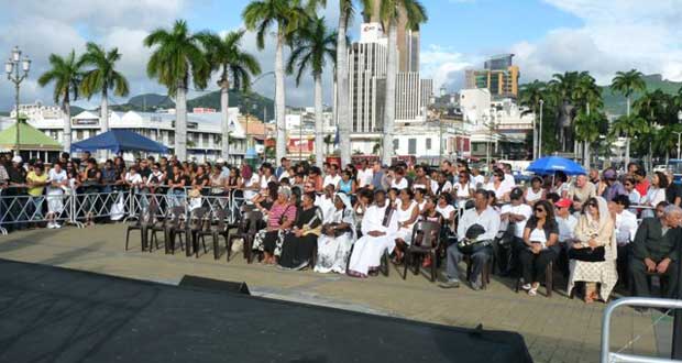 De nombreux Mauriciens qui se sont déplacés pour ce dernier hommage.