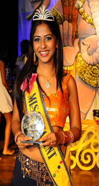 Ema Daby, 20 ans, a remporté le titre de Miss Talent après une performance en bollywood dancing.