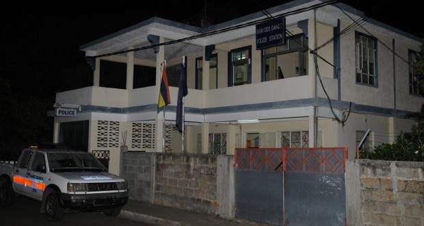 Une collégienne victime d’agression a fait une déposition au poste de police de Bain-des-Dames, le vendredi 15 mai. Une collégienne victime d’agression a fait une déposition au poste de police de Bain-des-Dames, le vendredi 15 mai.