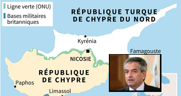 L’occupation par des bases militaires britanniques dans la République de Chypre est décriée par le gouvernement. À dr., le ministre de la Justice chypriote, Costas Clerides.