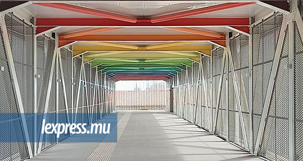 Le «Rainbow Bridge» aux couleurs de l’arc-en-ciel, reliera le terminal urbain et la station du métro.