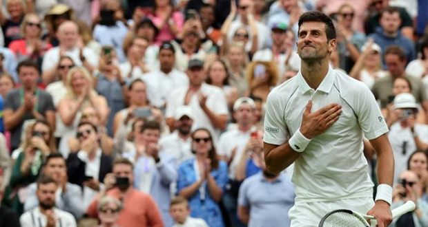 Novak Djokovic ravi de sa victoire sur le Sud-Coréen Kwon Soon-woo pour son entrée en lice à Wimbledon, le 27 juin 2022.