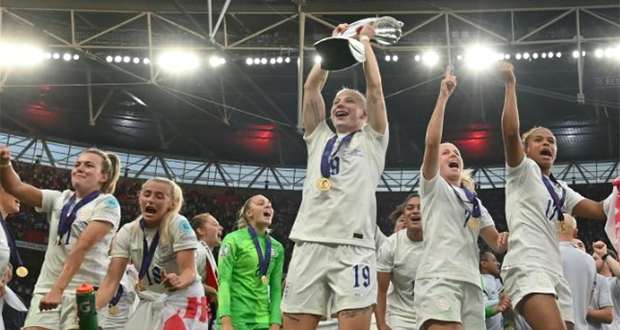 Les Anglaises sacrées championnes d'Europe après leur victoire sur l'Allemagne à Wembley, le 31 juillet 2022.