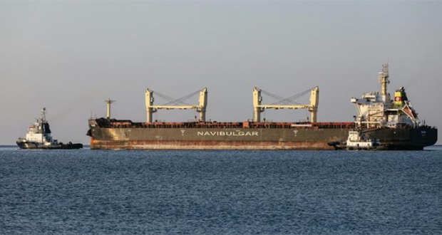 Le cargo Rojen, sous pavillon maltais, fait route vers l'Angleterre depuis Tchernomorsk en Ukraine, avec 13.000 tonnes de mais, le 5 août 2022.
