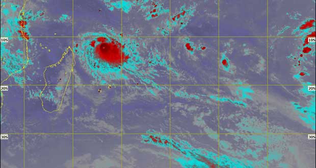 Météo : Le cyclone tropical Fantala se déplace vers le Nord-Ouest