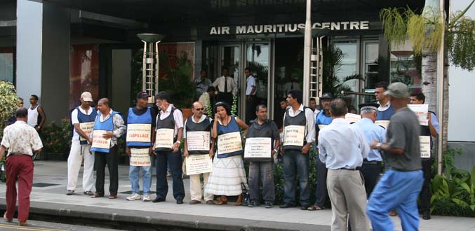 Air Mauritius : Manifestation pacifique de l’Intersyndicale devant l’AN et le Paille-en-Queue