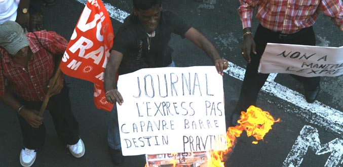 Des manifestants du MSM tentent d’assiéger les locaux de la Sentinelle à Port-Louis