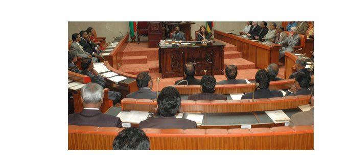 Affaire Caterino: Au Parlement, le Speaker doit intervenir pour calmer les esprits