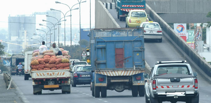 Camions interdits d’autoroute: Le secteur privé attend une réponse du gouvernement
