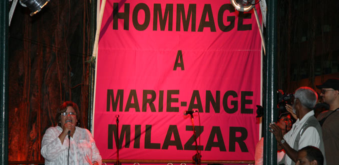 Hommage à Marie-Ange Milazar: une petite foule dénonce la violence à l’égard des femmes