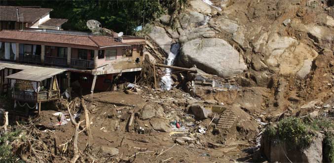 Brésil: Des coulées de boue font 30 morts près de Rio