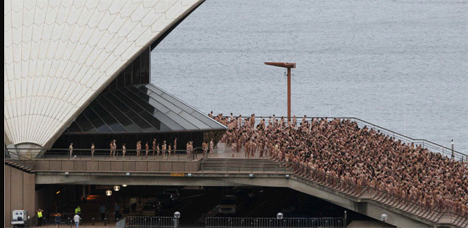 Australie : Plus de 5 000 personnes posent nues devant l''Opéra de Sydney
