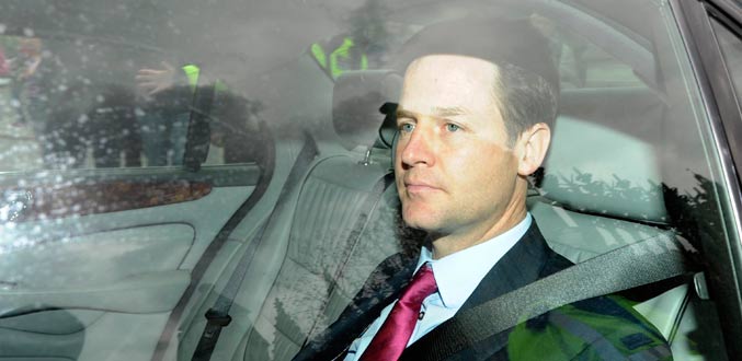 Grande-Bretagne: Nick Clegg impatient de mettre fin à l''incertitude politique