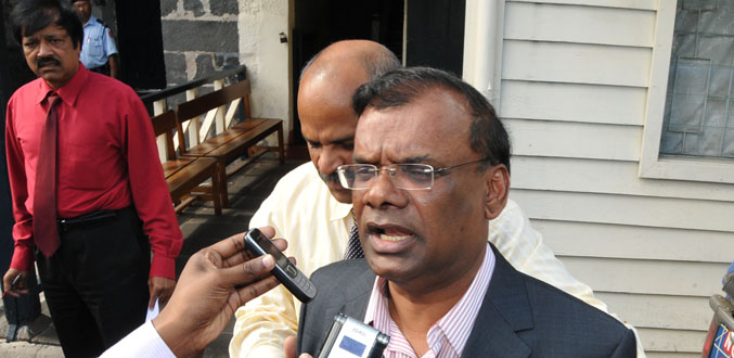 L’ancien ministre Rama Sithanen arrêté pour avoir menacé un syndicaliste au téléphone