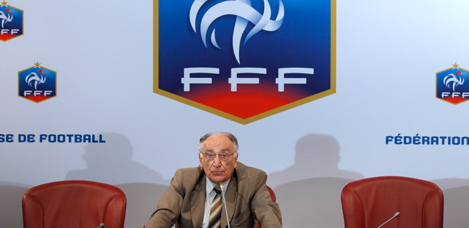 Football : La Fédération française de football au pied du mur