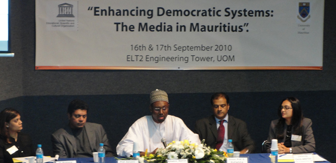 Presse-pouvoir : Appel à un débat franc à l’université de Maurice de Amadou Mahtar Ba