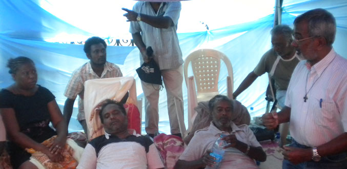 Ex-planteurs : À l’hôpital, le gréviste Tadbir Dassuruth refuse de baisser les bras