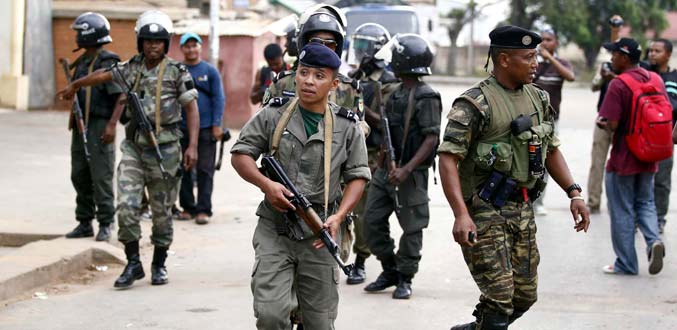 L''armée malgache évite la force contre les putschistes