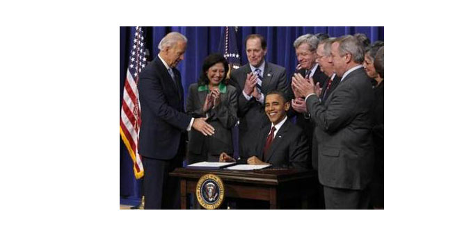Etats-Unis : Barack Obama promulgue la loi sur les réductions d''impôts