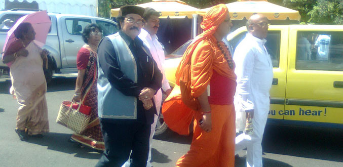 Maha Shivaratree : Ces étrangers venus marcher avec les dévots mauriciens