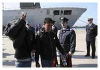 Des centaines d''Africains venus de Libye arrivent sur Lampedusa