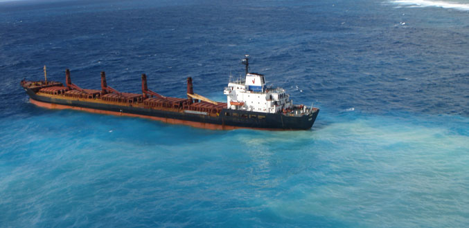 Un cargo panaméen transportant du riz pris sur les récifs au large de Poudre-d’Or
