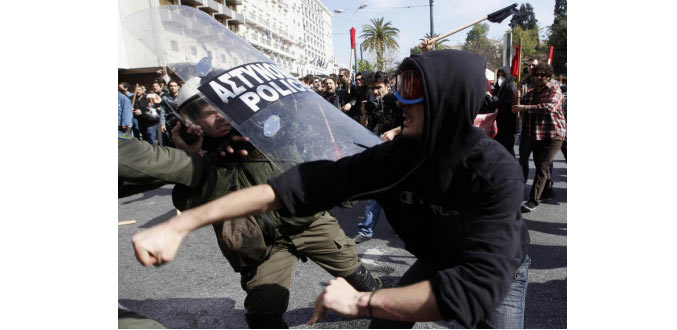 Heurts entre manifestants et forces de l''ordre à Athènes