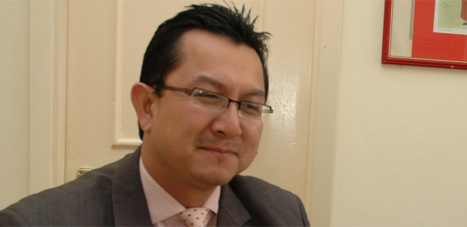 Accusé de conflit d’intérêts : l’avocat Dick Ng Sui Wa autorisé à quitter le pays