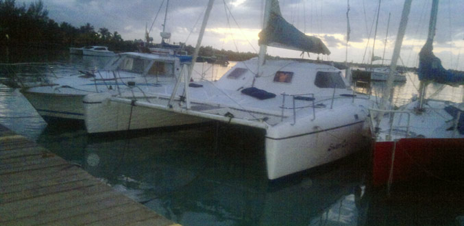 En vacances, un Réunionnais meurt en tombant par-dessus bord d’un catamaran