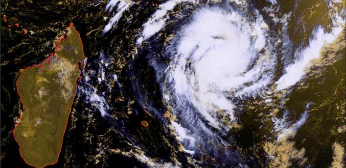 La forte tempête tropicale Giovanna se rapproche légèrement de Maurice